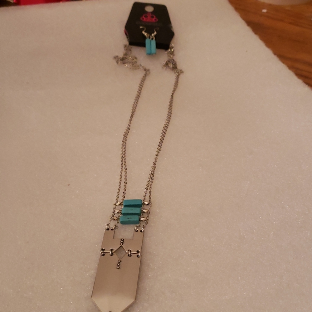 Necklace w earrings